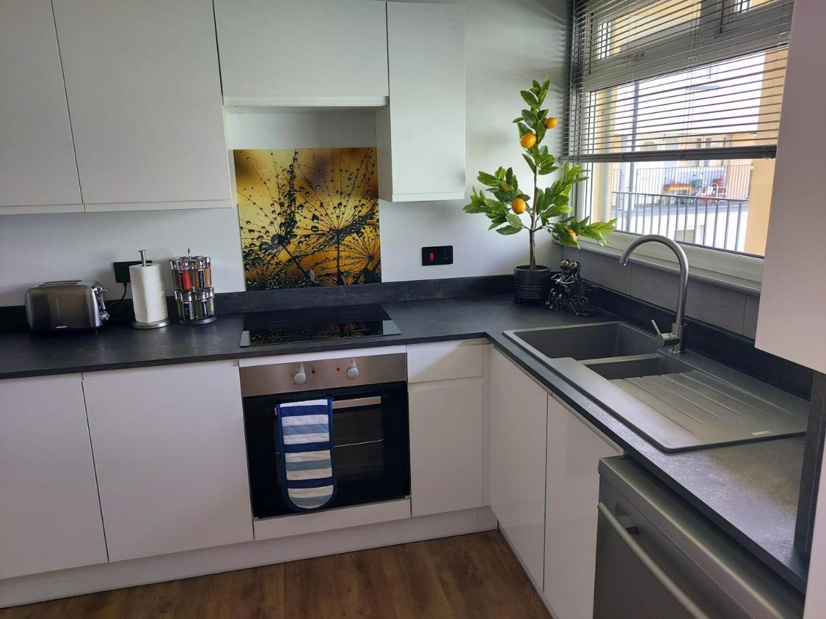 Holyrood New Apartment Единбург Екстериор снимка