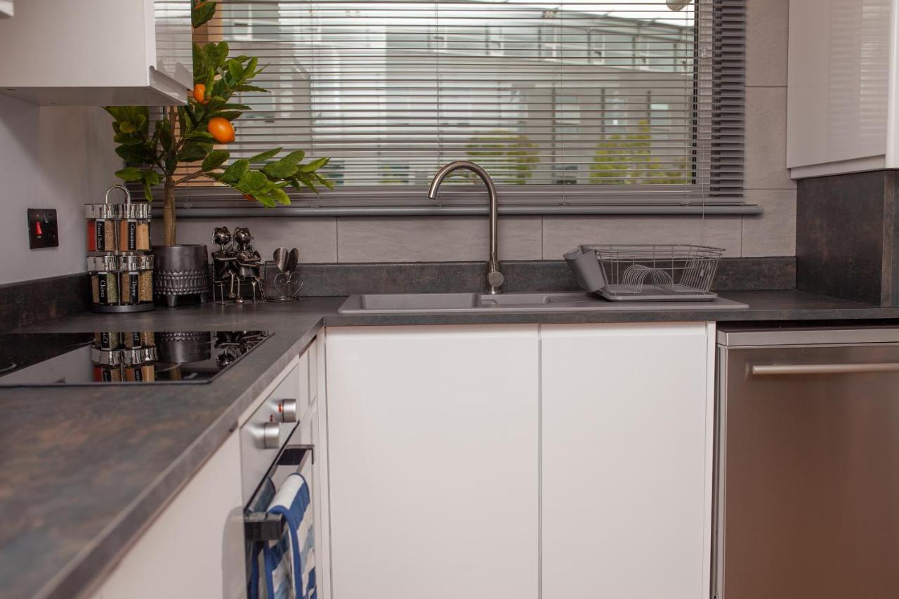 Holyrood New Apartment Единбург Екстериор снимка