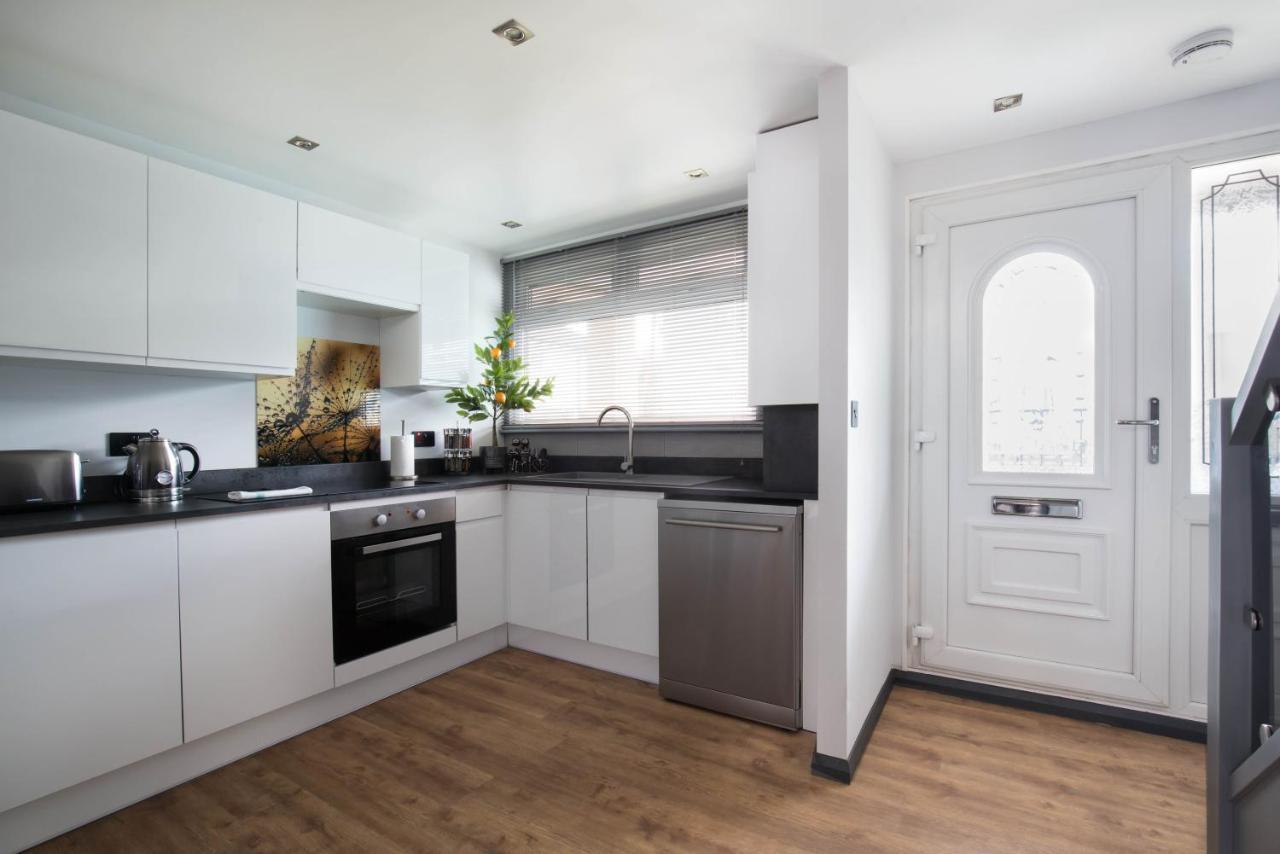 Holyrood New Apartment Единбург Екстериор снимка
